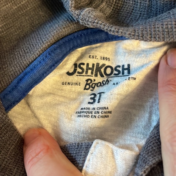 Boys 4 pc lot of basic tees. Trendy everyday styles, size: 3T - Picture 5 of 9